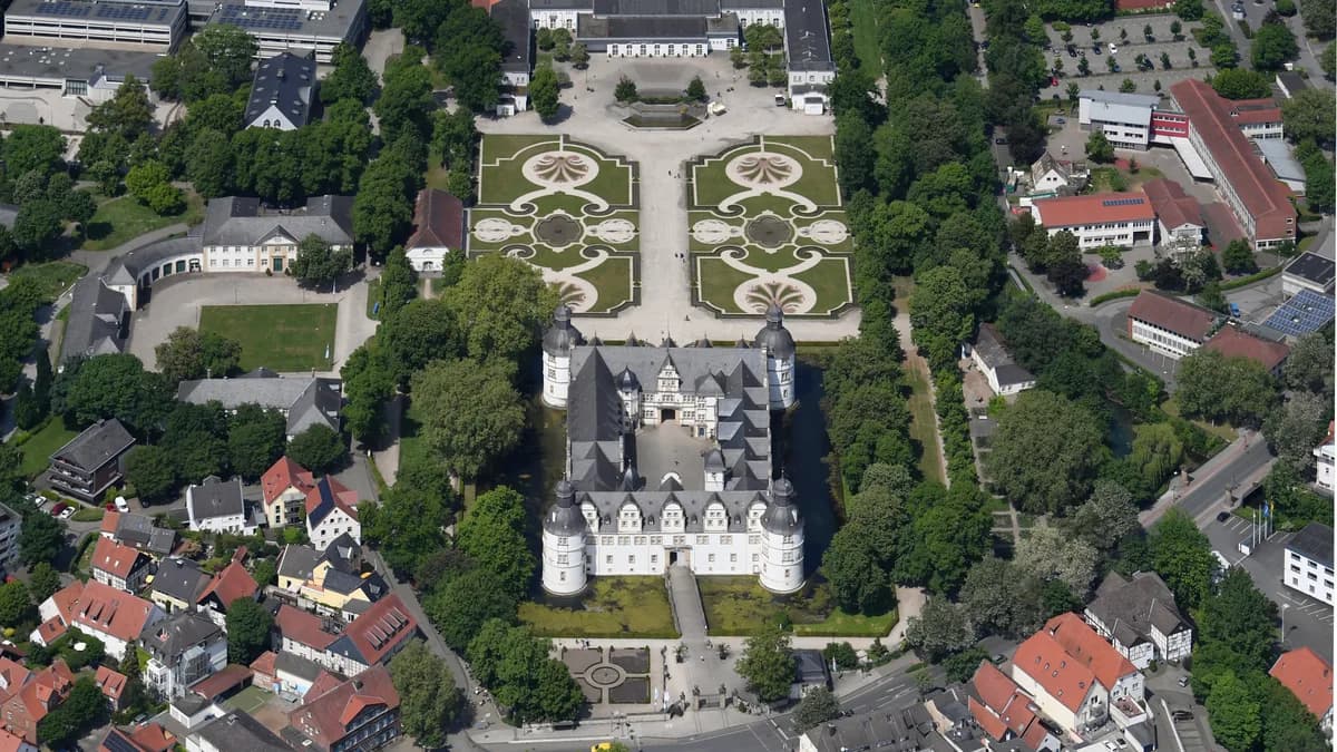 Stadtansicht von Schloss Neuhaus